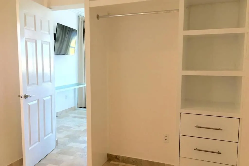 Upscale Modern Home + Rooftop Pool, TVs, AC&Wifi Puerto Morelos