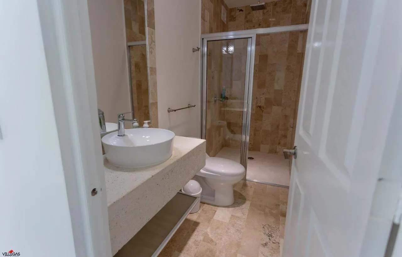 Upscale Modern Home + Rooftop Pool, TVs, AC&Wifi Puerto Morelos 0*,  Messico