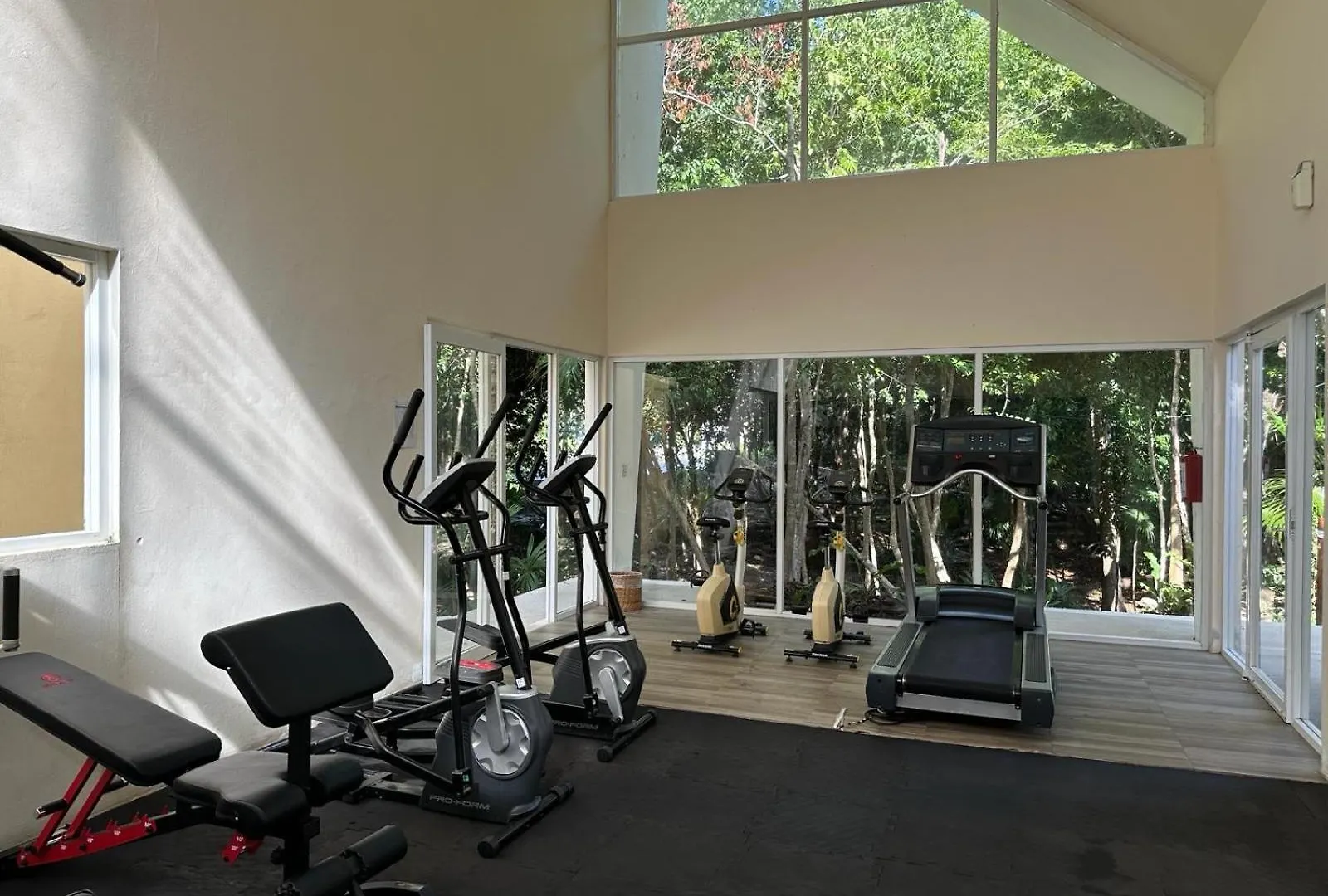 Upscale Modern Home + Rooftop Pool, TVs, AC&Wifi Puerto Morelos Messico